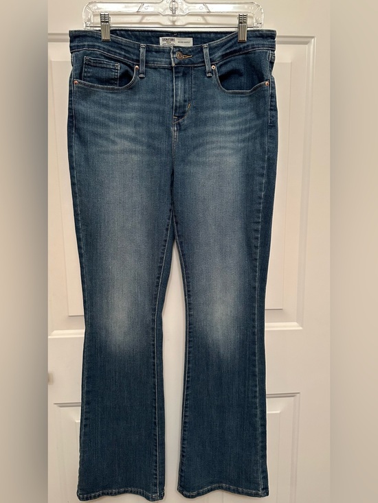 Signature by Levi Strauss Denim - Signature Gold Mid-Rise Bootcut Jeans Size 10M (Tagged 30x32) Like New!
